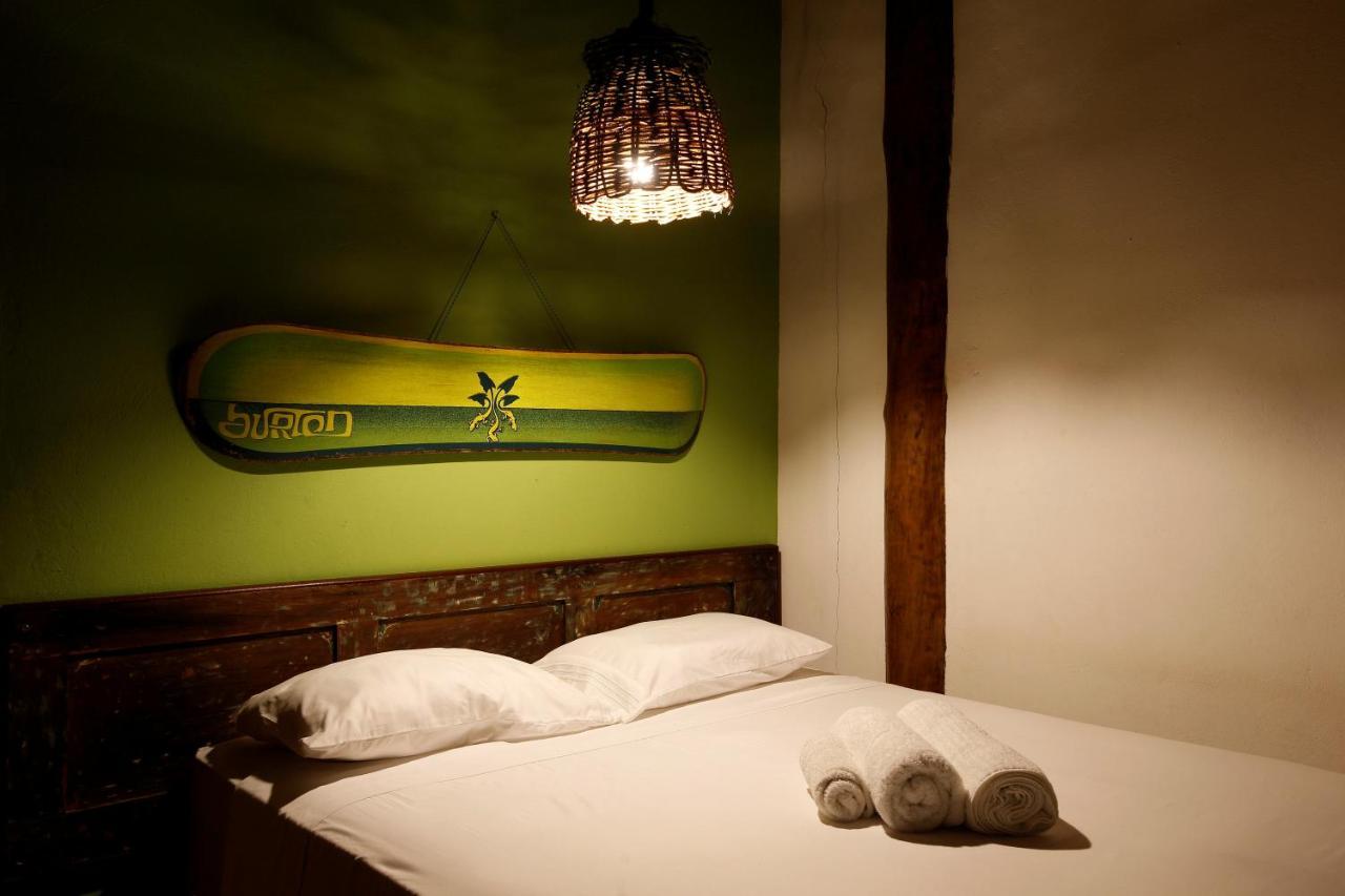 Bahia Surf Camp Hotel Abrantes Exterior foto